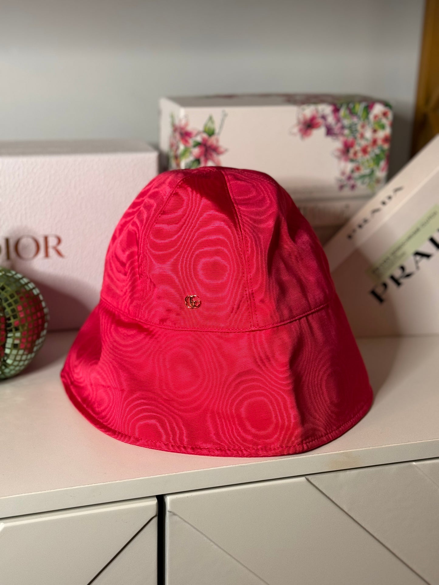 Gucci Bucket Hat w gold chain NWT