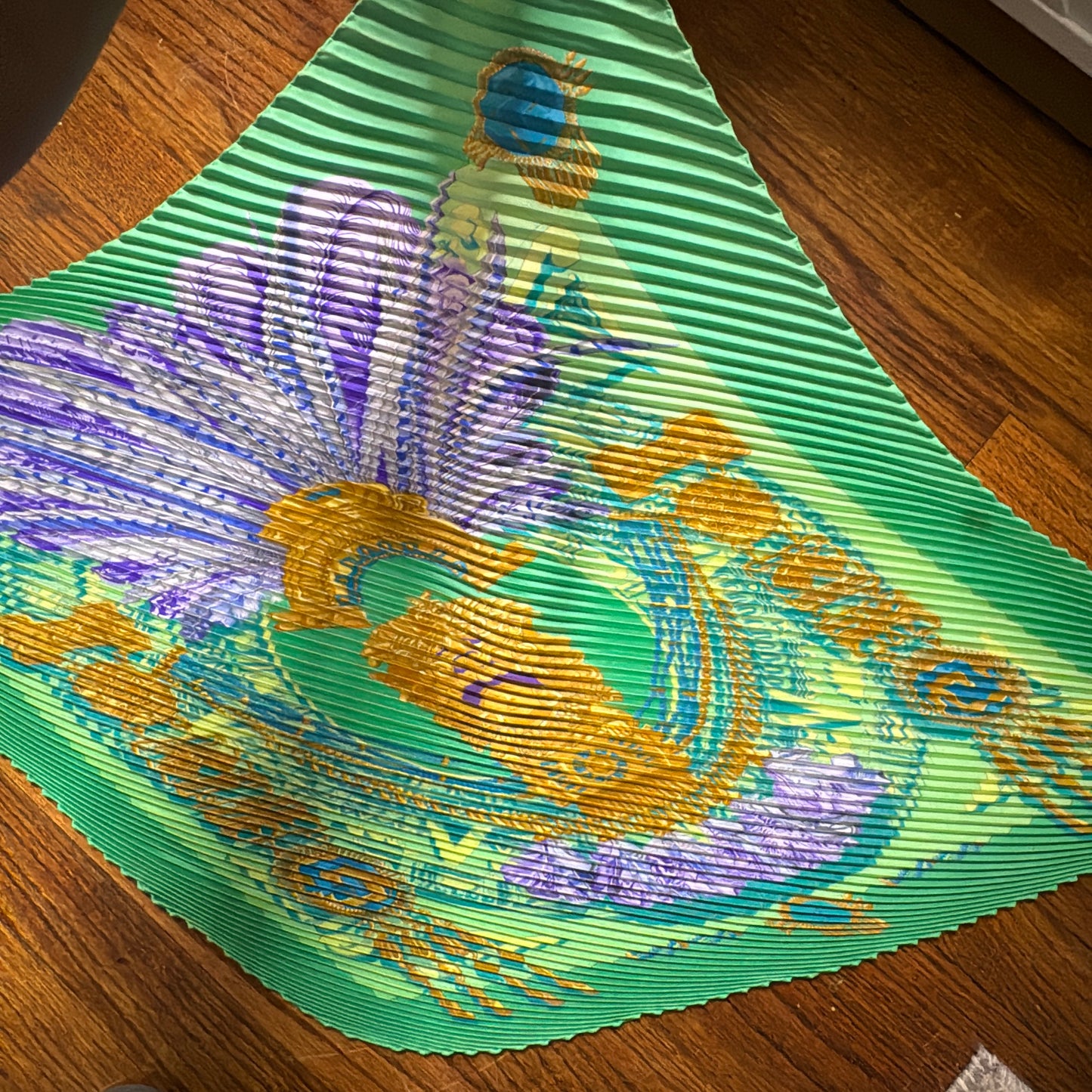 Hermès Plissé Silk Scarf – Emerald Green & Gold Preloved