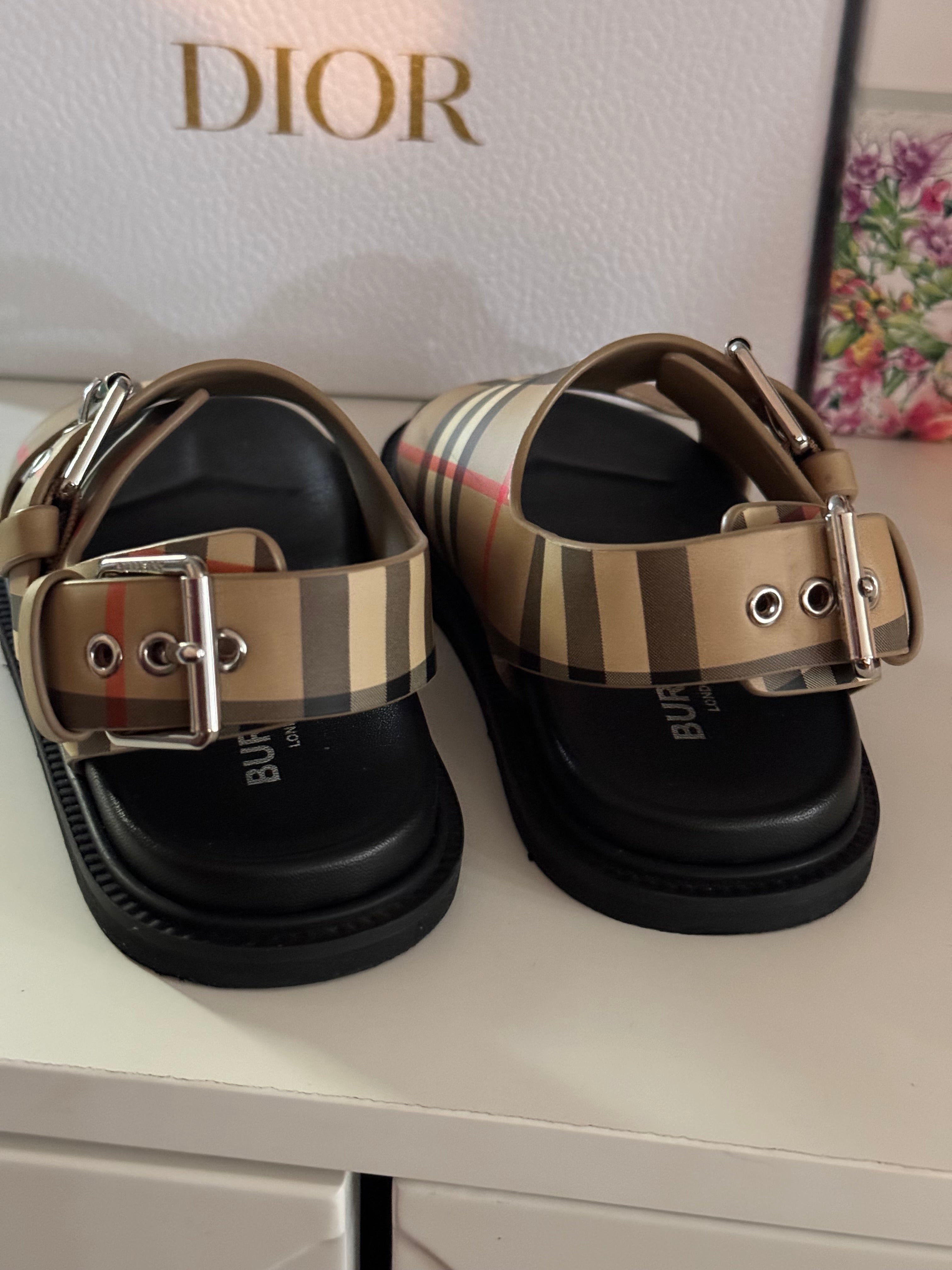 Authentic burberry girl 2024 sandals size US 11 EUR28