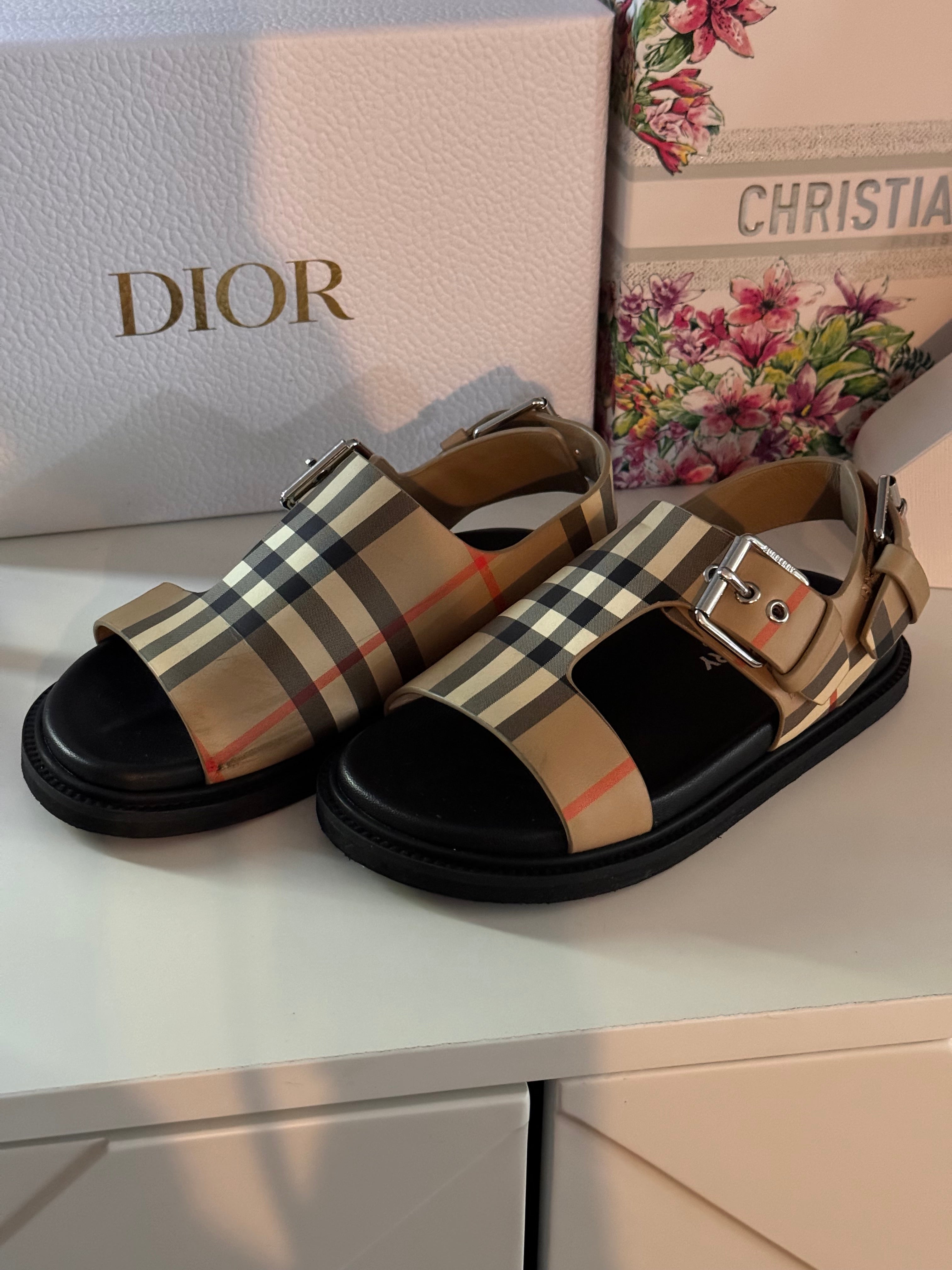 Authentic burberry girl 2024 sandals size US 11 EUR28