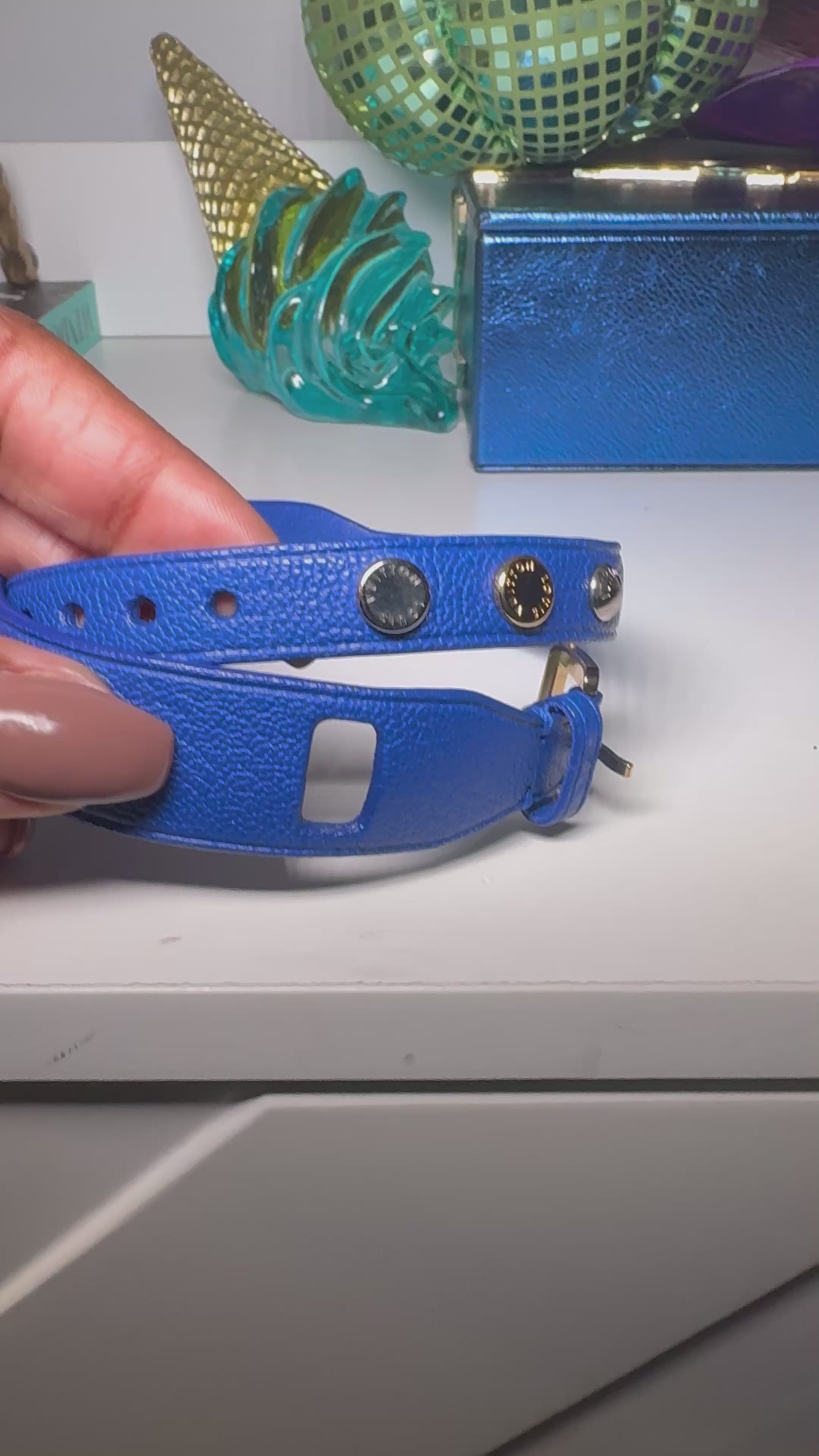 Louis Vuitton Blue Spike It Leather Bracelet – Size 17 – Vanity